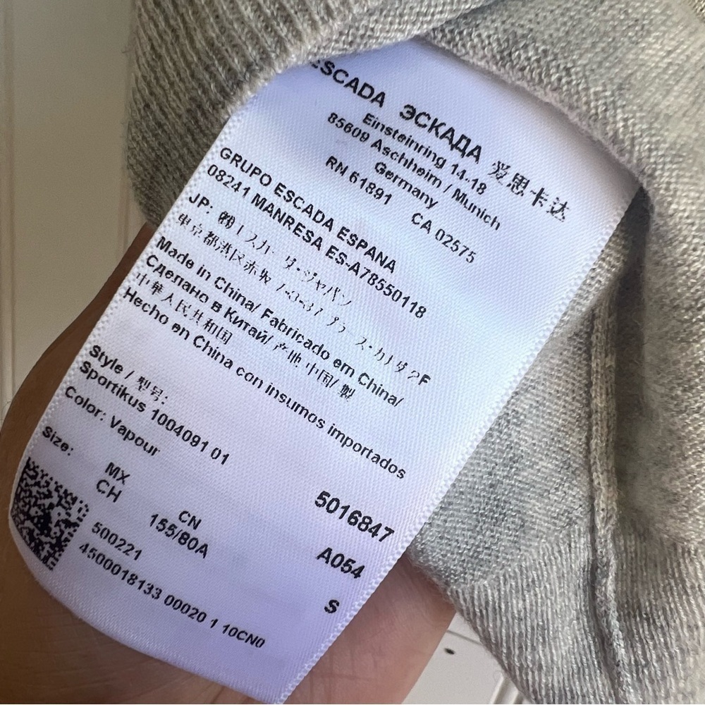 ESCADA Sport Size S  Gray I Love Escada Crew Neck Lightweight  Sweater - Picture 7 of 7